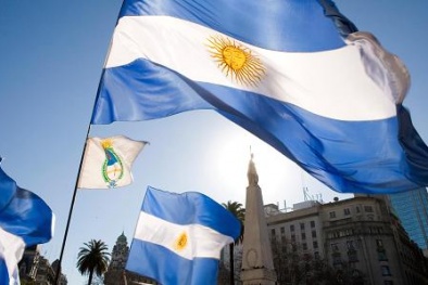 Argentina chống chọi với nguy cơ vỡ nợ 